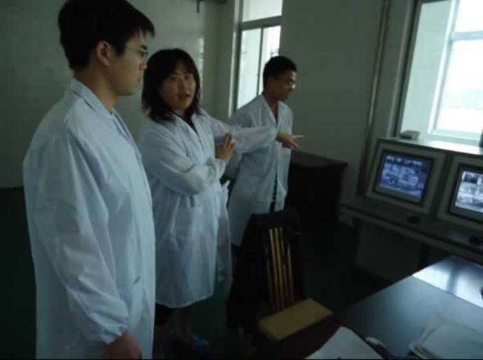 韓國客商通過監控觀看自動化流水線工藝